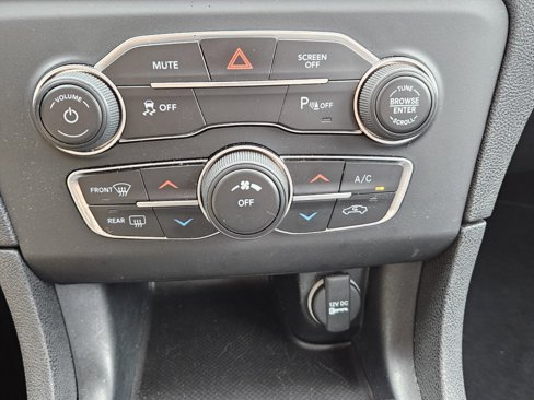 Used 2023 Dodge Charger SXT image 10