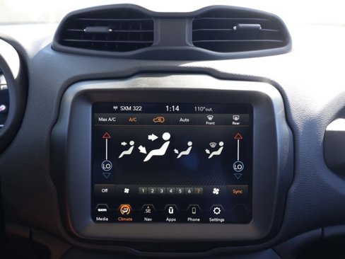 New 2023 Jeep Renegade Latitude w/ Sun & Fun Group image 29