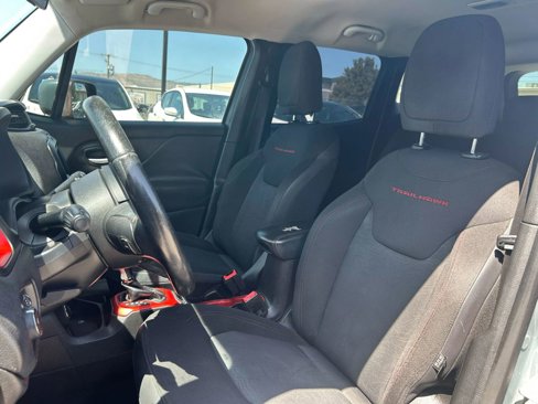 Used 2015 Jeep Renegade Trailhawk image 9