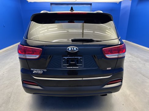 Used 2017 Kia Sorento LX w/ LX Convenience Package image 6