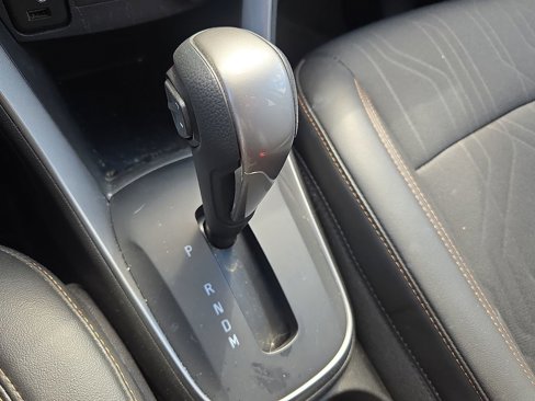 Used 2022 Chevrolet Trax LT w/ LT Convenience Package image 21