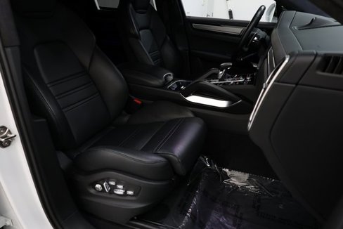 Used 2020 Porsche Cayenne Turbo image 77