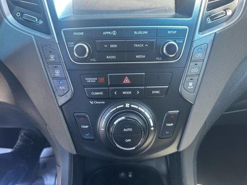 Used 2017 Hyundai Santa Fe SE image 33