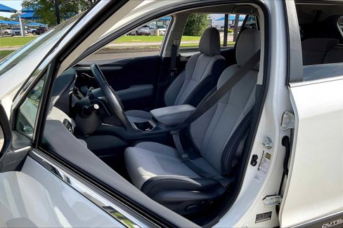 Used 2023 Subaru Outback Premium image 7