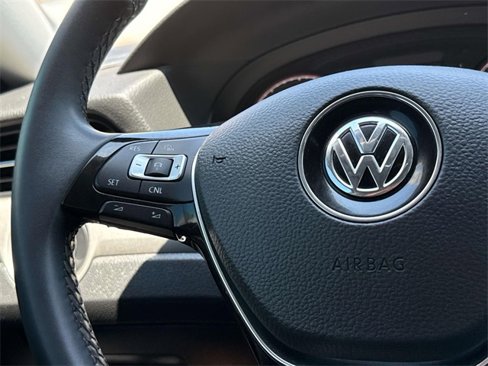 Certified 2022 Volkswagen Passat 2.0T SE image 9