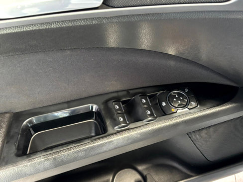 Used 2016 Ford Fusion SE image 12