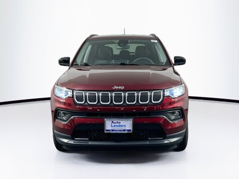 Used 2022 Jeep Compass Latitude image 2