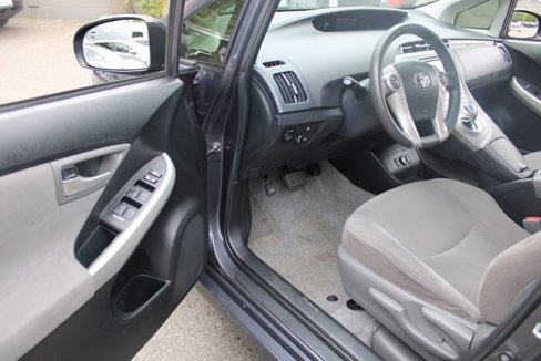 Used 2014 Toyota Prius Plug-In Hybrid image 15