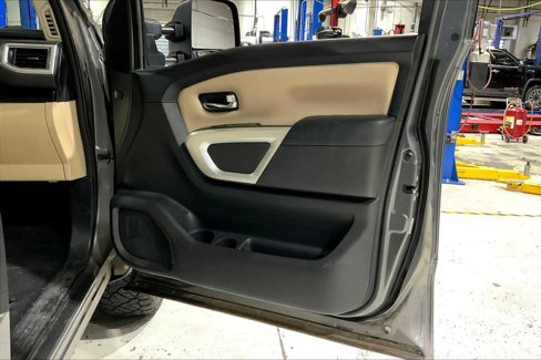 Used 2016 Nissan Titan SV image 22
