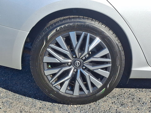 Used 2024 Nissan Altima 2.5 SV image 8
