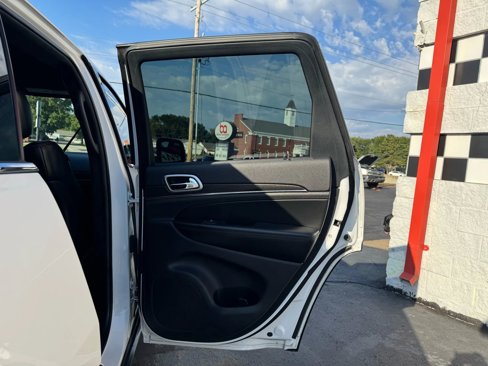 Used 2018 Jeep Grand Cherokee Limited image 22