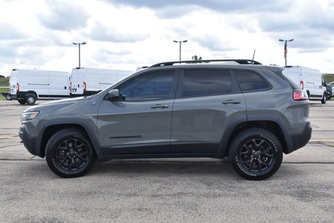 Used 2019 Jeep Cherokee Latitude image 2