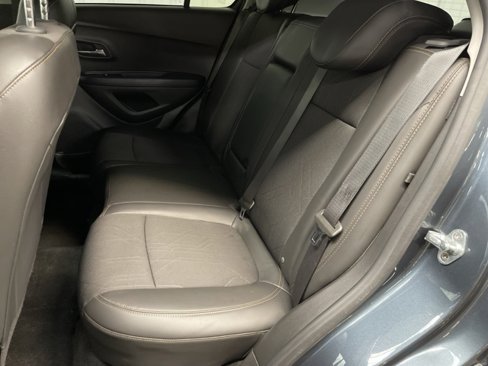 Used 2021 Chevrolet Trax LT w/ LT Convenience Package image 17