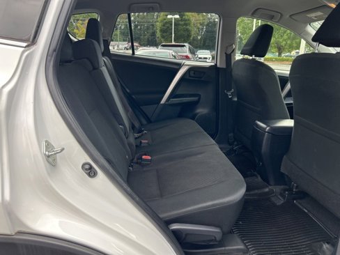 Used 2018 Toyota RAV4 LE image 17