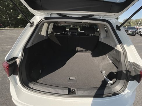 Used 2018 Volkswagen Tiguan SE w/ Panoramic Sunroof Package image 25