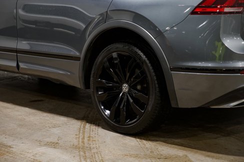 Used 2020 Volkswagen Tiguan SE R-Line image 9