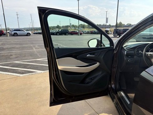 Used 2020 Buick Envision Essence image 10