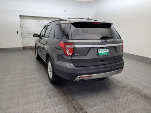 Used 2017 Ford Explorer XLT w/ Equipment Group 201A image 6