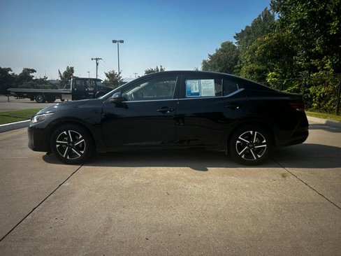 Used 2024 Nissan Sentra SV image 2