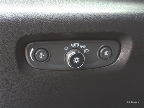 Used 2018 Chevrolet Traverse LT image 12