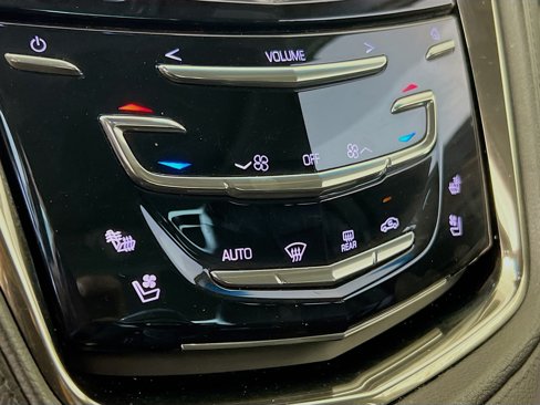 Used 2018 Cadillac CTS Luxury image 16