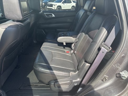 Used 2016 Nissan Pathfinder Platinum w/ Family Entertainment Package image 14
