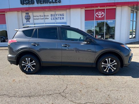 Used 2016 Toyota RAV4 LE image 6