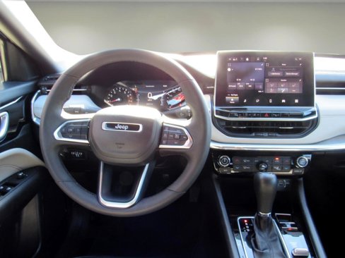 Used 2024 Jeep Compass Limited image 8