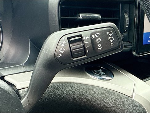 Used 2022 Ford Explorer XLT image 35