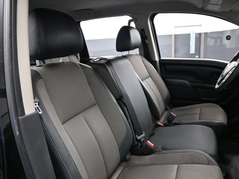 Used 2017 Nissan Titan S image 15