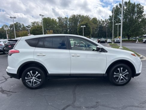 Used 2018 Toyota RAV4 LE image 4