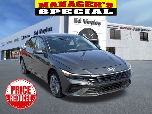 Used 2024 Hyundai Elantra SEL image 1