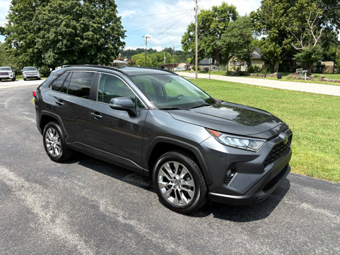 Used 2020 Toyota RAV4 XLE Premium image 28