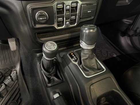 Used 2020 Jeep Wrangler Unlimited Sahara image 31