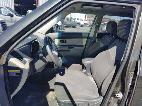 Used 2010 Kia Soul ! image 10