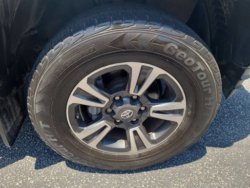 Used 2018 Toyota Tacoma TRD Sport image 37