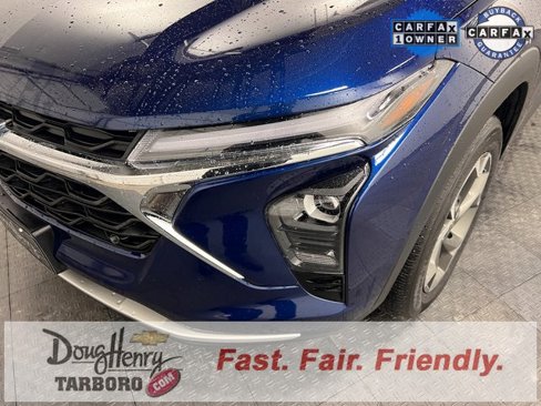 Used 2024 Chevrolet Trax LT w/ Sunroof Package image 11