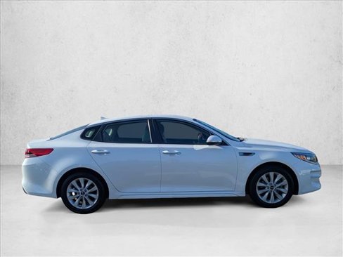Used 2018 Kia Optima LX w/ 17" Alloy Wheels Package image 4
