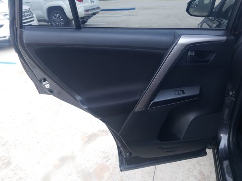 Used 2017 Toyota RAV4 LE image 11