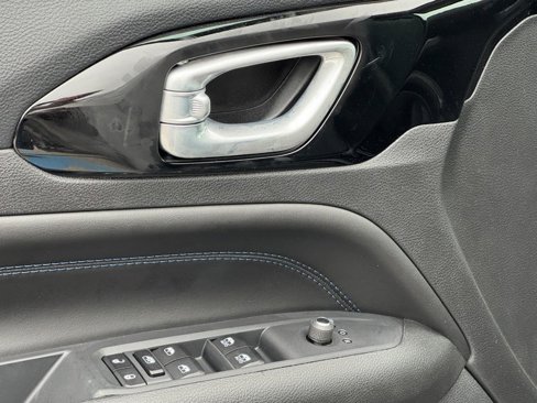 New 2025 Jeep Compass Latitude image 13