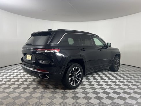 Used 2023 Jeep Grand Cherokee Overland w/ Luxury Tech Group IV image 7