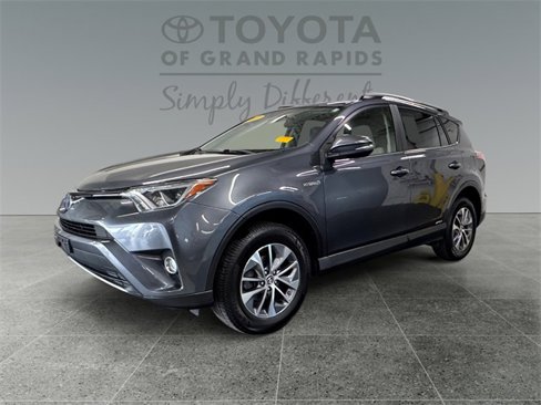 Used 2017 Toyota RAV4 XLE image 1