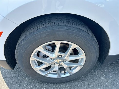 Used 2022 Chevrolet Equinox LS image 32