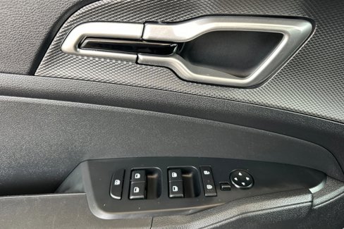 Used 2024 Kia Sportage LX image 11