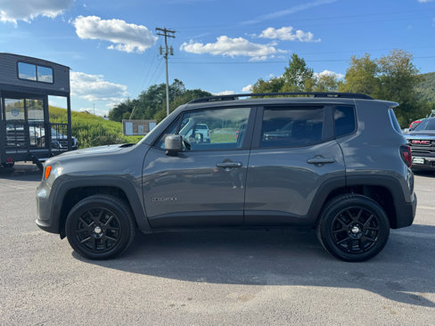 Used 2021 Jeep Renegade Latitude w/ Luxury Group I image 8