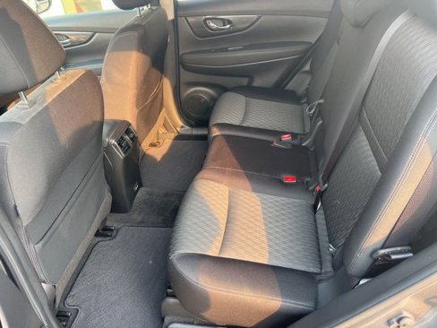 Used 2020 Nissan Rogue SV image 16