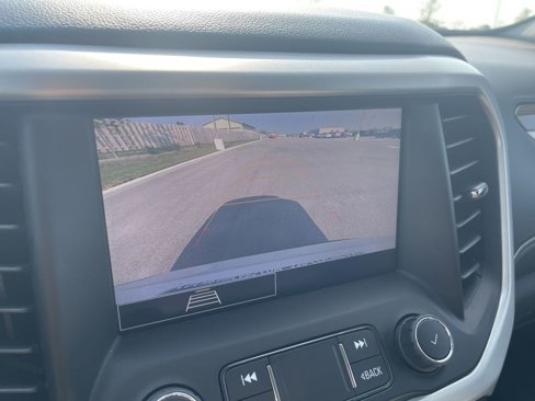 Used 2023 GMC Acadia SLE image 17