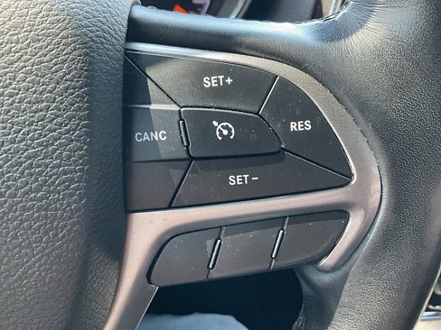 Used 2021 Jeep Grand Cherokee Laredo X image 49