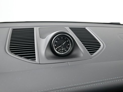 Certified 2025 Porsche Macan image 12