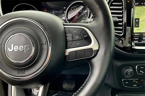 Used 2018 Jeep Compass Limited image 16
